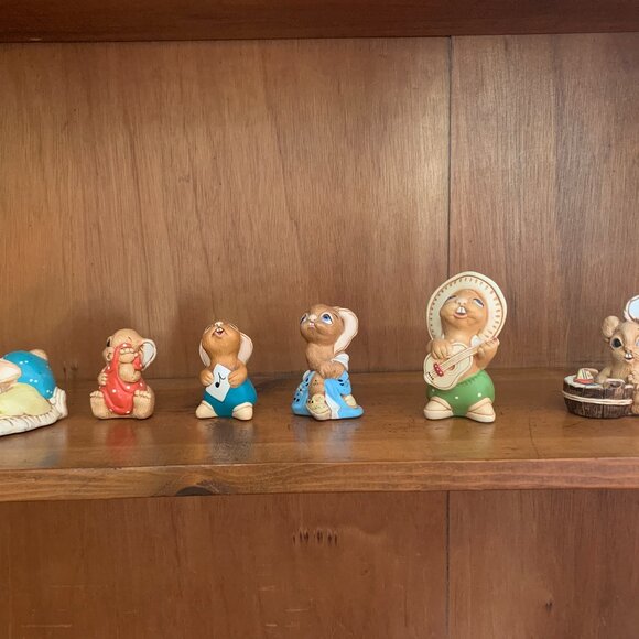 Pendelfin Rabbits - Hand-painted Collector Items - Picture 1 of 4